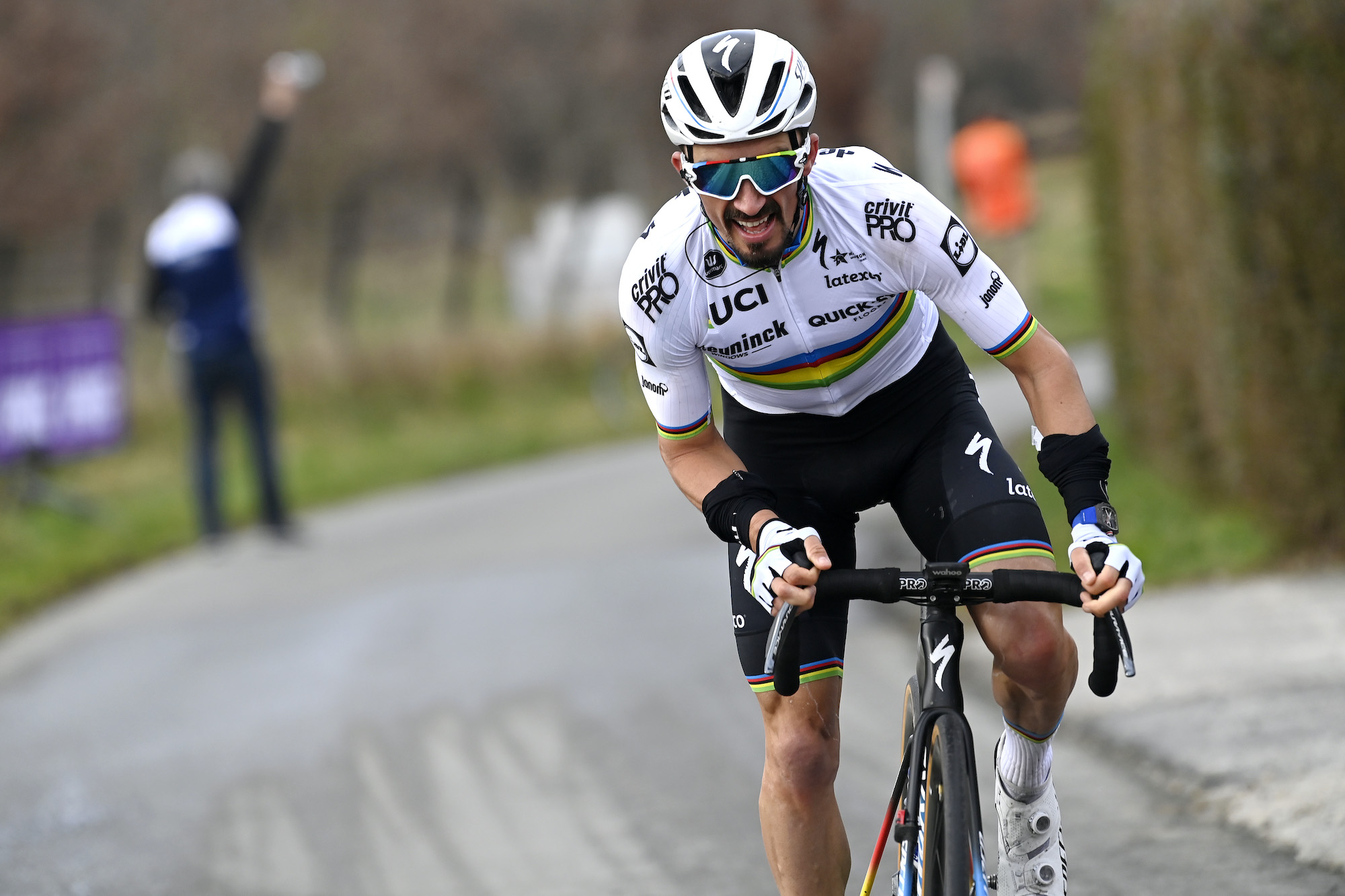 Alaphilippe stopper, Jakobsen overtager