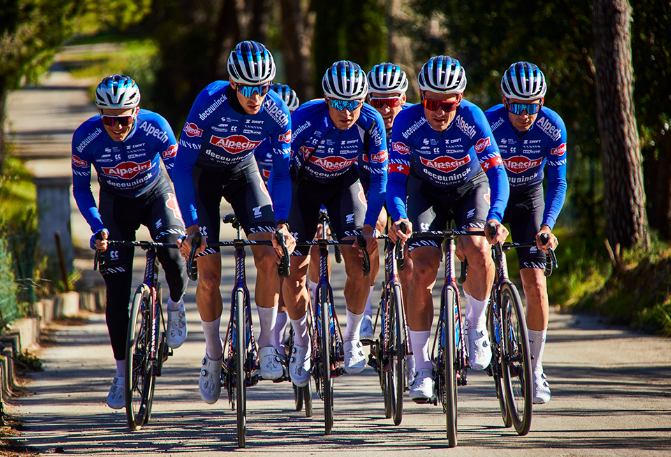 Bær Alpecin-Deceuninck cykeltrøjer og frigør ubegrænset kraft