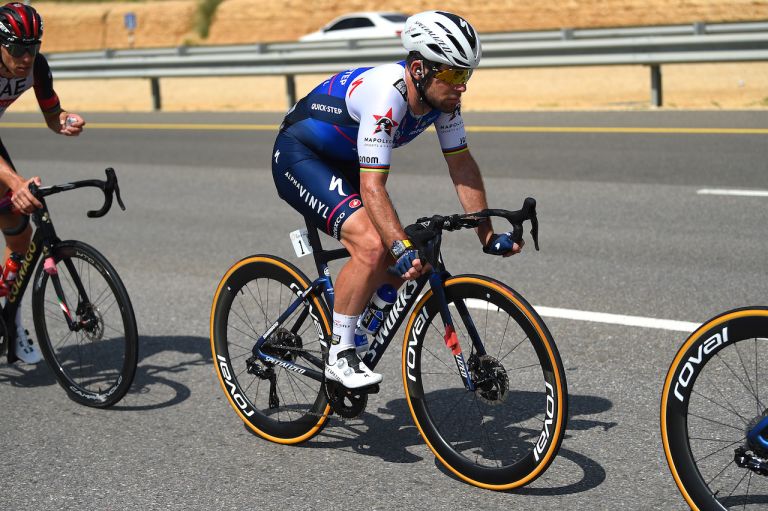 Mark Cavendish genoptager løbet efter at være blevet ramt
