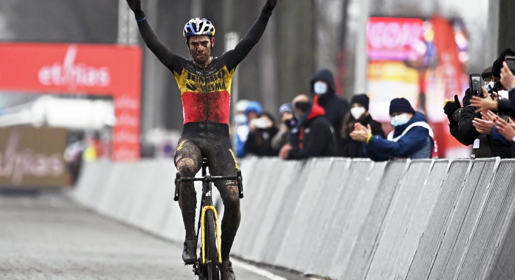Van Aert nåede alene i mål med sejren